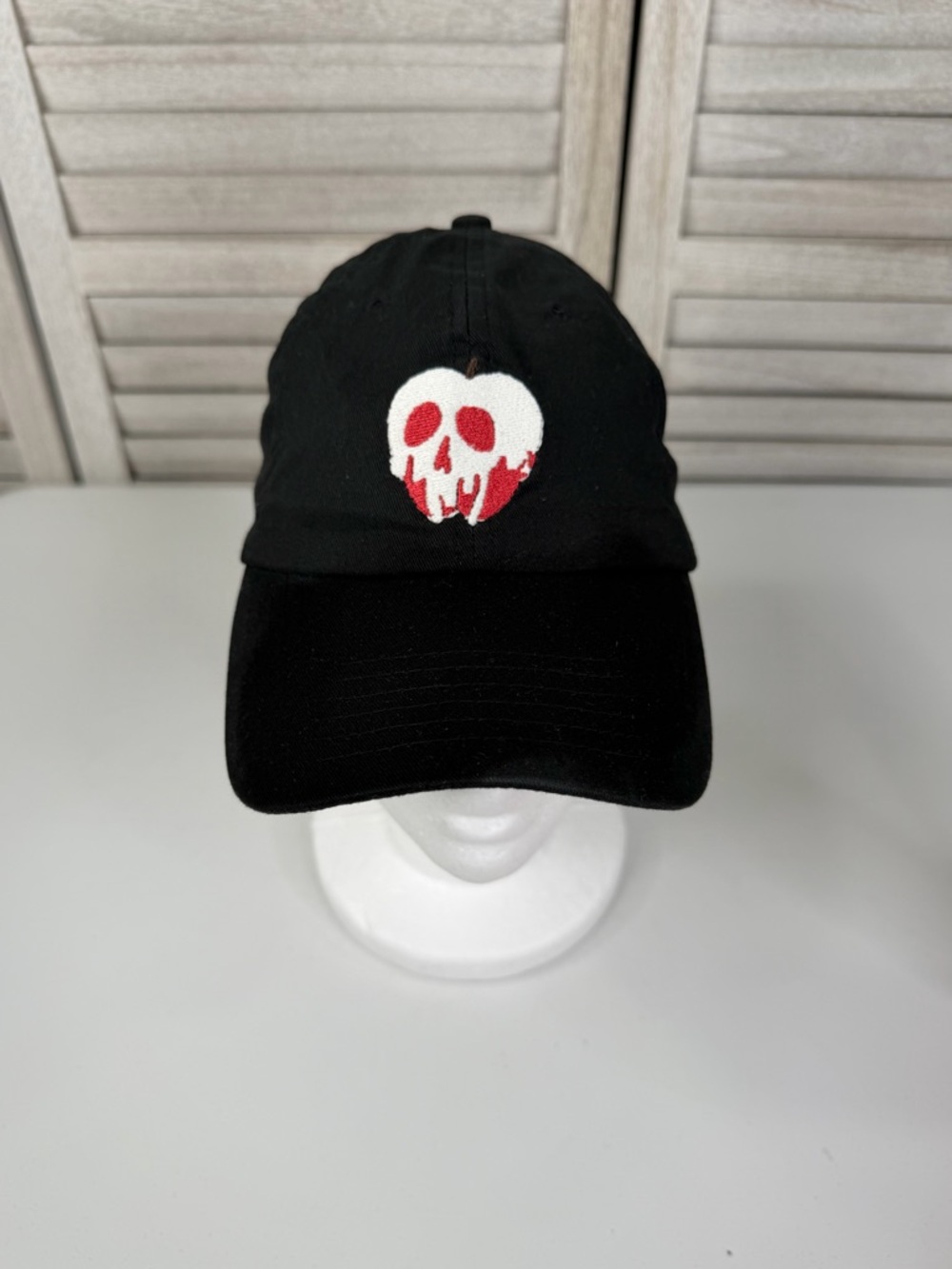 DISNEY Poison Apple Dad Hat Black Embroidered Snow White Evil Queen Unisex-OS